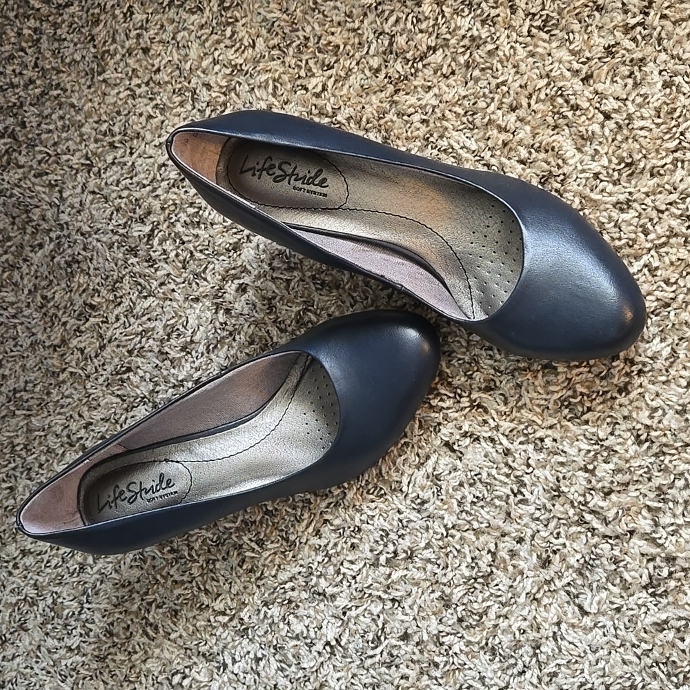Navy Blue Life Stride Heel Pumps